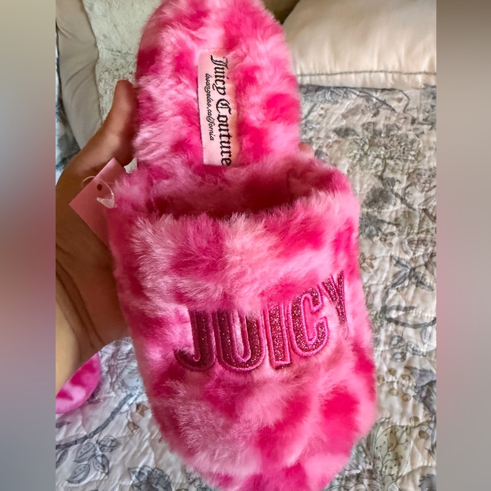 Juicy Couture Fuchsia Red Slippers - Picture 2 of 5